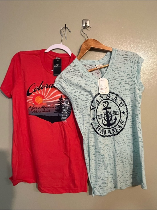 The Unbranded Brand Tops - Red Colorado Graphic Tee & Light Blue Nassau Bahamas V‑Neck Tee Lot Of Two M New